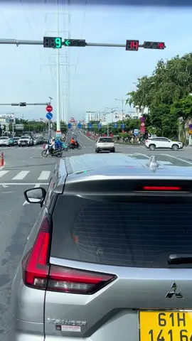 1 biên bản phạt nguội đang di chuyển..xe hịn dừng đèn mà cứ sợ ngta chạy trước 😅😅😅😅😅😅
