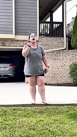 Karen tried to stop me from helping her elderly neighbor #mowing #mowingthelawn #mowingthegrass #lawncare #mowingseason 