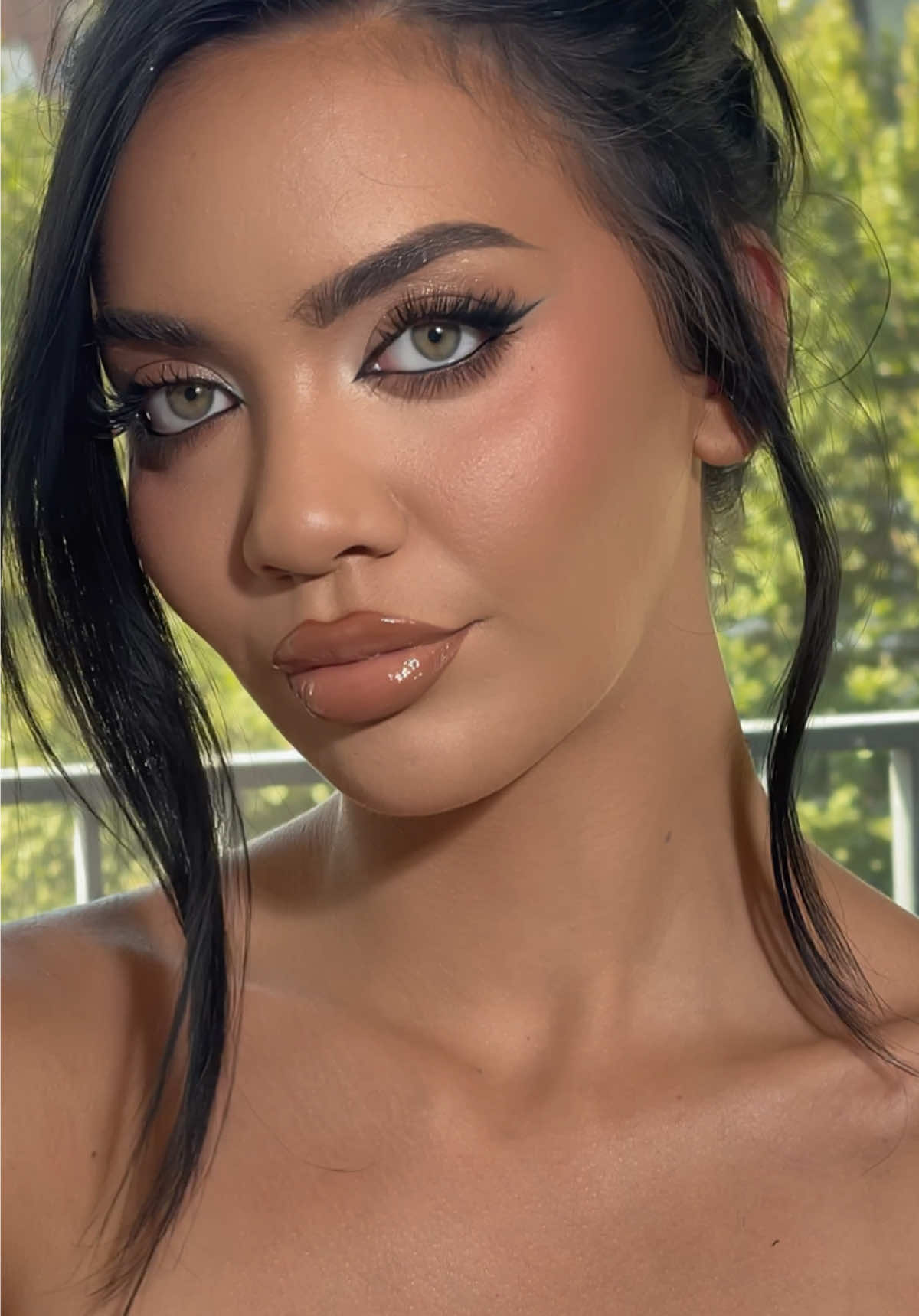 insta: _risameta_mua #beauty #glow #viral #tikto #makeup #makeupartist #tirana #makeuptransformation #clientes #prom #beforeandafter #makeuptutorial 