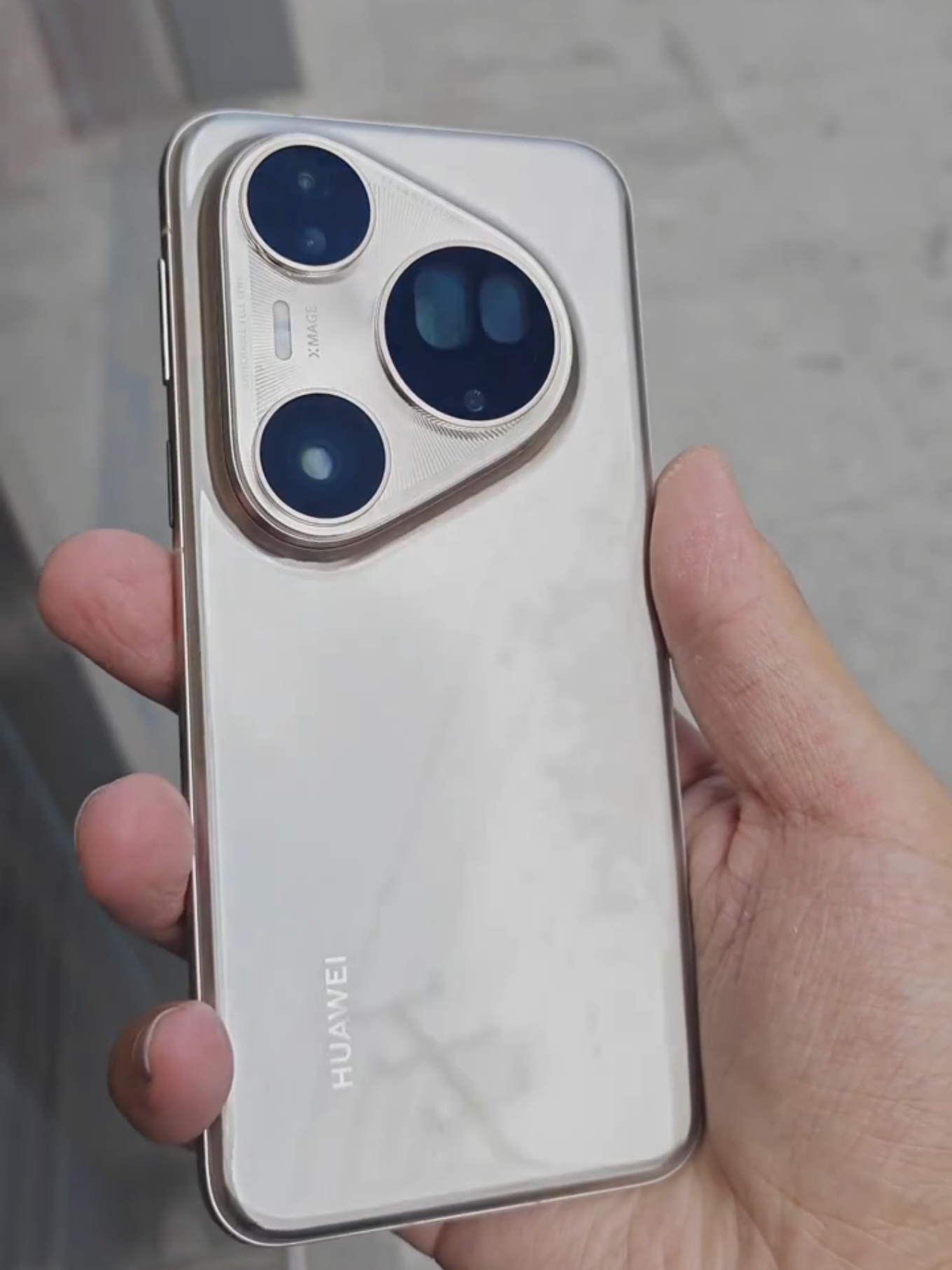 Huawei akhirnya resmi meluncurkan smartphone flagship terbaru mereka yaitu Huawei Pura 80 Series. Ada empat model yang dirilis dari seri ini mulai dari Pura 80, Pura 80 Pro, Pura 80 Pro+, dan Pura 80 Ultra. Seri ini membawa peningkatan dari segi performa, kamera, daya hingga fitur konektivitas satelit.  Seperti apa spesifikasi lengkap dari Huawei Pura 80 Series? Yuk tonton terus video lengkapnya di channel YouTube GADGET SULTAN! Jangan lupa like, SUBSCRIBE dan tekan tanda loncengnya supaya tidak ketinggalan informasi gadget terbaru lainnya. #huaweipura80 #huaweipura80pro #huaweipura80proplus #huaweipura80ultra #huawei #flagshipphone #reviewgadget #unboxing #gadgetsultan #hpflagship #gadgetreview #unboxinggadgets #technology #gadget #Tech #snapdragon8selite #snapdragon8elite2 #kirin9020 #dimensity9400e