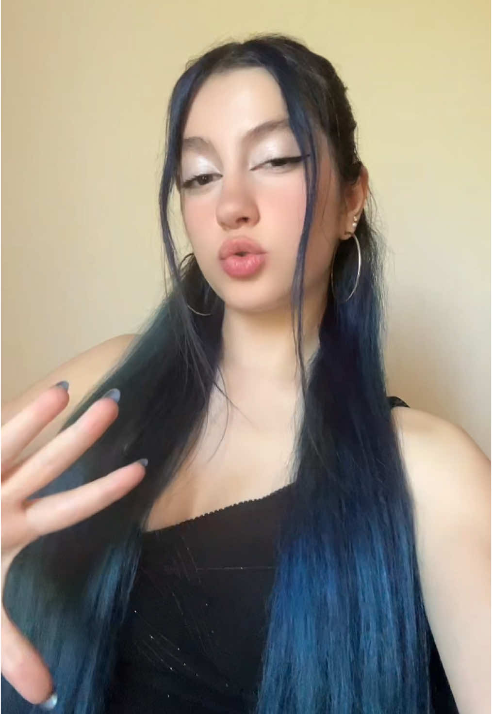 BOOM!💥 Say hi to my BLUE hair 🤪 #foryou #فوریو #fyp 