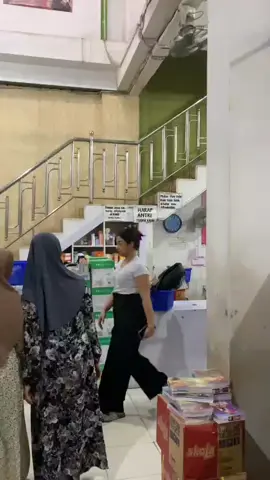 adik @niken.salindry.re sebelum  naik pentas kepanggung#fypp #fyppppppppppppppppppppppp #fypppppppppppppp #fypage #fyppp #virall #viralvideo #viraltiktok #biduan #biduandangdut #biduancantik #soundviral #system #lewatberanda #xybca #xybcafyp #4u 