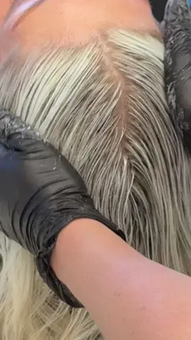 Foil pull is my favorite part 🙃 #boston #brightblonde #blondehair #blondespecialist #blondehighlights #foilpull #foils #blondes #bostonhairstylist #bostonhairsalon #babylights #bostonhair 