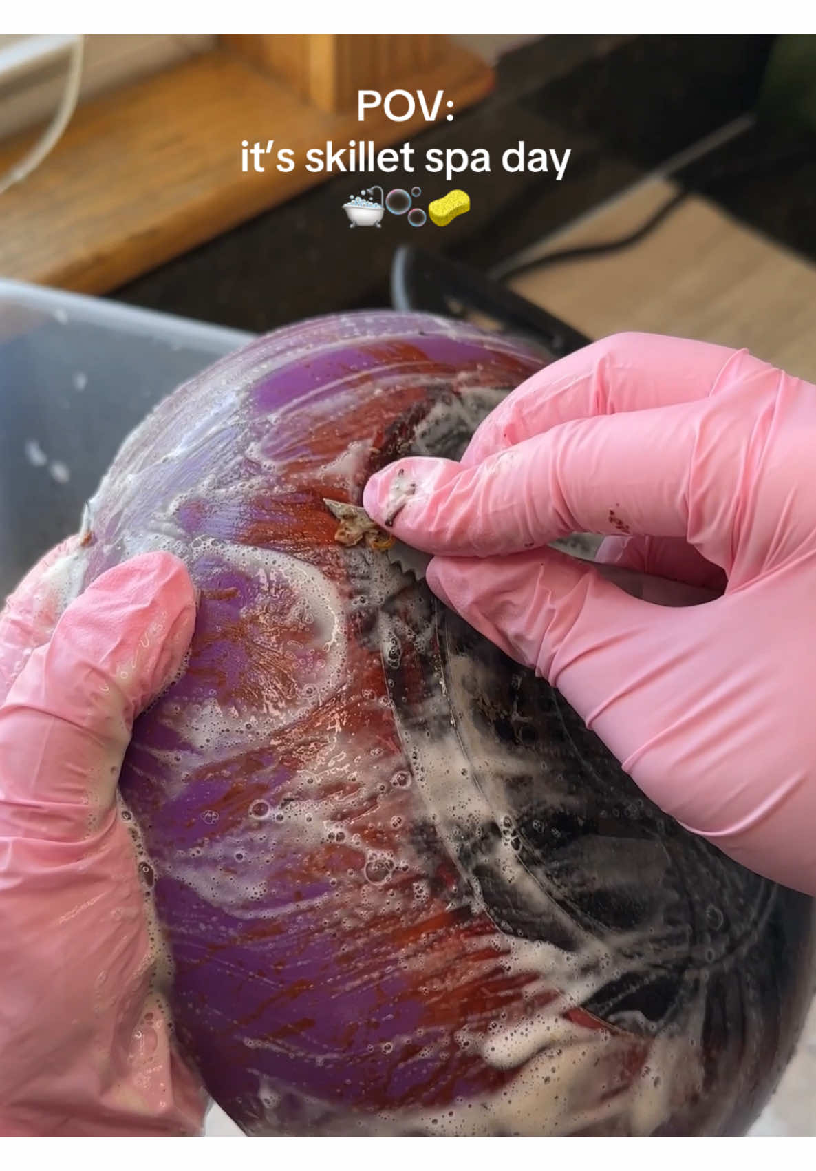 clean my frying pans with me #asmr #thriftstore #asmrcleaning #cleantokasmr #washing #asmrvideo #cleaning #CleanTok #restoration 