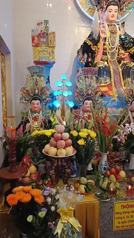mẹ ở Hưng long cổ tự rất linh thiên. A Di Đà Phật 