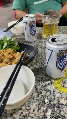 Rằng đôi ta sẽ chỉ cần nhậu thôi..