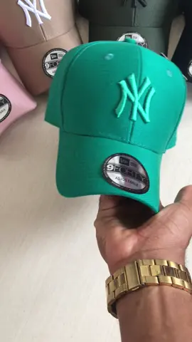 🧢 Boné Yankees Verde - Pra quem curte atitude e cor! 🧢 Se liga nesse modelo que tá fazendo sucesso! 💥 O verde dá aquele destaque no look e deixa o visual super descolado! 😎✅ ✔️ Cor: Verde estilo street ✔️ Logo Yankees bordado ✔️ Aba curva ✔️ Regulagem de tamanho 🌿 Pra quem gosta de sair do básico e chamar atenção na medida certa! 👉 Já disponível na CK Stillus! 📲 Chama no direct ou no WhatsApp e garanta o seu!