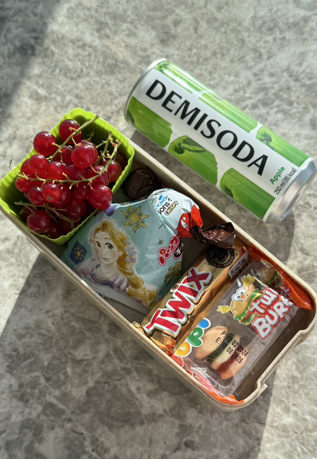 Make my bento with me🥑🥯🍇🧃🥨  #asmr #food #lunchbox #avocado #satisfying #disney #losangeles 