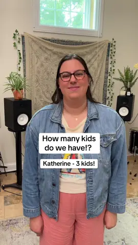 How many kids we each have! 🫶✨ Do you have any kids?!  #mom #moms #momlife #cimorelli