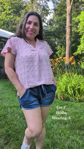 Summer style unlocked  with Blooming Jelly’s flowy V-neck blouse – easy, breezy, beautiful!   #spotlightfinds #OOTD #elegant #fashion #bloomingjelly #usa #unitedstates #vneck @BloomingJelly_Official 