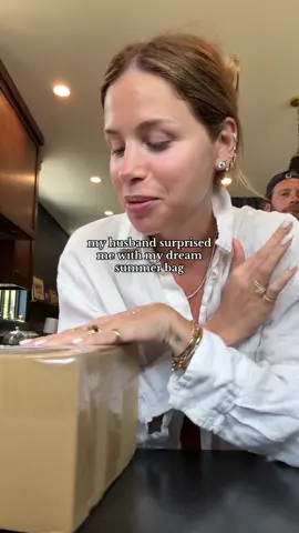 I can’t believe it 🥹🤍 my dream summer bag 😭😭will never get over this #vintageferragamo #summerbag 