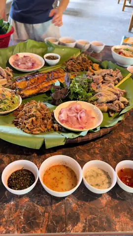 Trung bình bữa cơm mời khách phương xa của người Hà Giang 🥰#HaGiang #travel #hagiangloop #dacsanhagiang #viral 