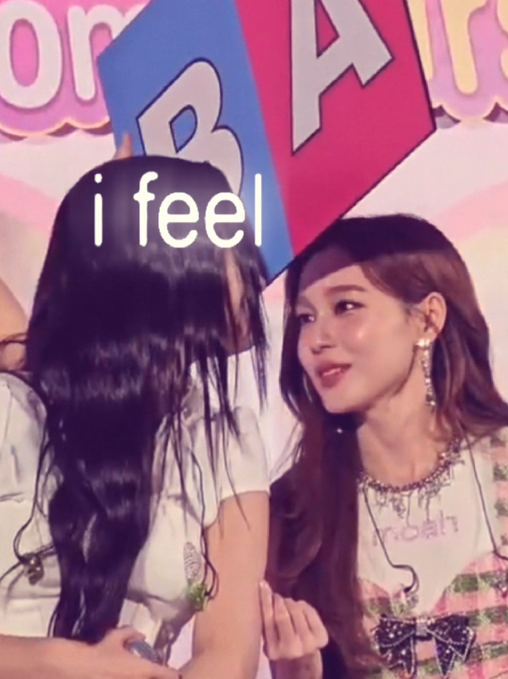 kalo udah ga kuat bisa angkat tangan ke kamera p'miw ✋🏻✋🏻✋🏻 #MilkLove #milkpansa #milkpansavosbein #loverruk #loverrukkedit #whalestorexoxotheseries #gl #firstcomefirstlove #thaiglseries #muvmuv 