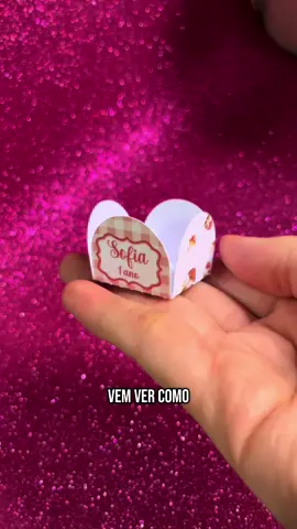 Forminha personalizada para doces como brigadeiro 🍫 O que você acha? Usaria na sua festa? #aniversarioinfantil #forminhaparadoces #personalizadosdeluxo 