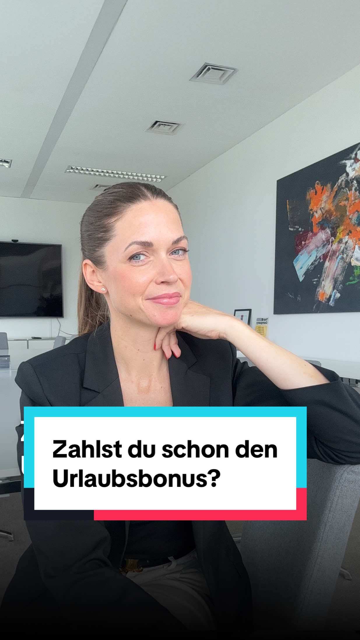 👀 „Der bekommt doch sein Gehalt – wo ist das Problem?“ Genau da. Im Urlaub zählt nicht nur das Grundgehalt. Provisionen? Boni? Die gehören mit auf die Abrechnung. Sonst wird’s schnell teuer – und zwar richtig. Was viele Arbeitgeber übersehen, holt sie spätestens im Streitfall ein. Lass dich von uns beraten, bevor du aus Versehen zu viel sparst. 😉 Link in der Bio! #liviamerla #mgp #mgparbeitsrecht #arbeitsrecht #urlaubsanspruch #arbeitgeberpflichten #gehaltsabrechnung #provision #urlaubsgeld #hrwissen #arbeitsvertrag #rechtstipp
