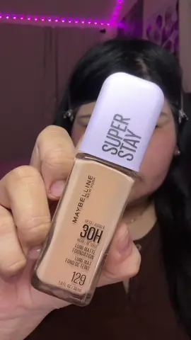 The @Maybelline NY super stay lumi matte foundation has officially becomed my favorite foundation. It is a buildable foundation that leaves a natural finish on the skin and doesn’t emphasize texture as much as other foundations I’ve tried. I’d recommend you using two coat if you want more coverage, the foundation itself is pretty matte but I went for a more dewy look so that’s why I look glowy. ____________________________________ #foundation #maybelline #lumimattefoundation #mediumcoveragefoundation #maybellinefoundation #foundationreview #ulta #target #beauty #foryou #fyp 