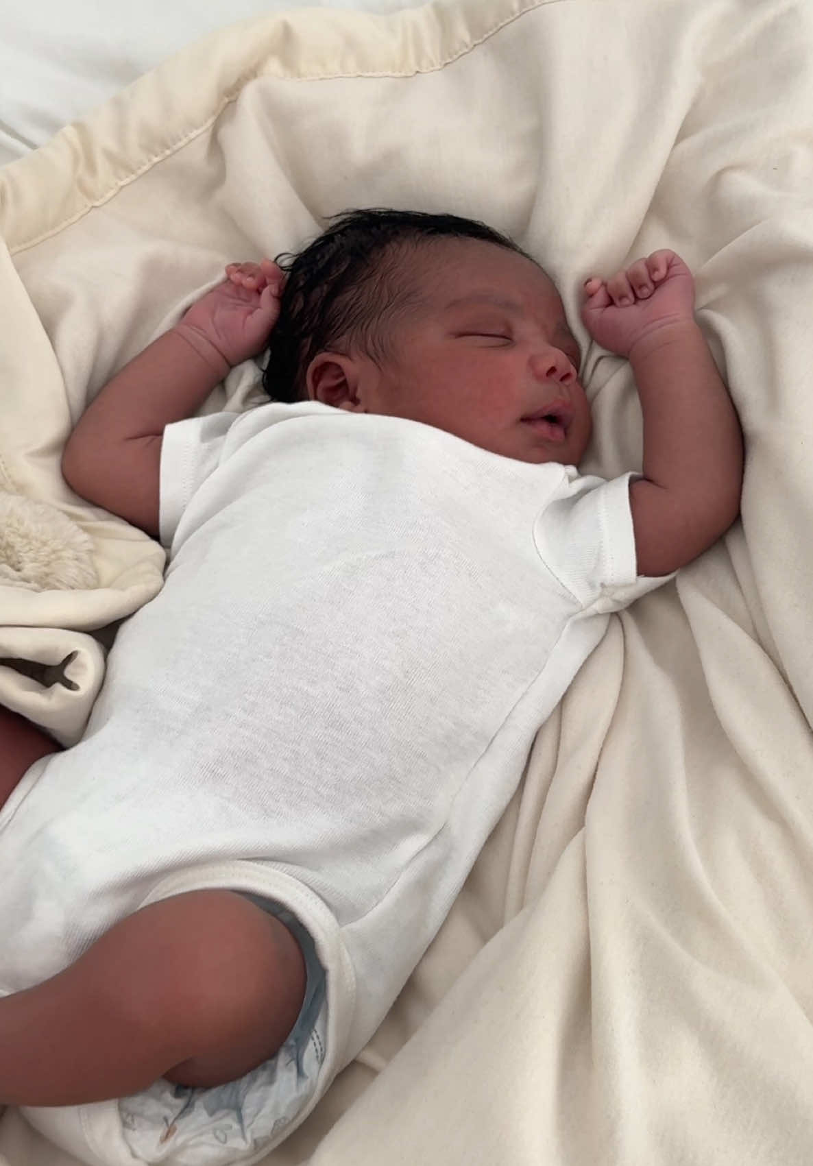 I’m obsessed 😍  #newborn #baby #rissandquan 