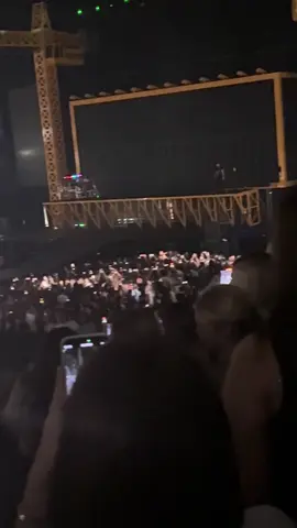 Miss possessive tour intro #tatemcrae #misspossesive #misspossessivesworldtour #londono2 #fyp 