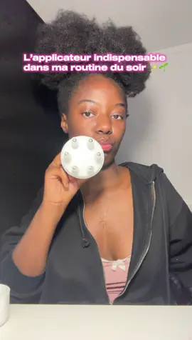 Cet applicateur @Roilon toujours dans ma routine du soir!! Masser le cuir chevelu c’est indispensable pour stimuler les bulbes vous avez droit à un code promo hehe  (YOURHOURIA)  #cheveuxafro #afrohair #afro #4c #4b #crépus #cheveuxcrépus #femmenoire #poussecheveux #retentionlongueur #blackgirlmagic #yourhouria #fyp