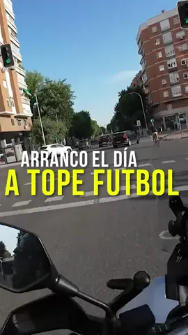 Hoy el pronóstico está claro: no hay mucho curro… ni se le espera. Pero con #alegría y una buena arrancada de la moto, se empieza el día distinto. Así es el día a día del #reparto, entre pedidos que no llegan y frases que solo se sueltan cuando vas solo con el casco puesto. #JonyMadriz va narrando la vida en directo, sin guión y con estilo. Porque en esta #rutadiaria también hay hueco para el cachondeo. #ViviendoEnLaCalle #StreamingIRL #MadridEnMoto