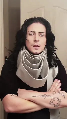 it’s like if hannah montana was REALLY bad at the whole secret identity thing #myheroacademia #aizawa #eraserhead #bokunoheroacademia 
