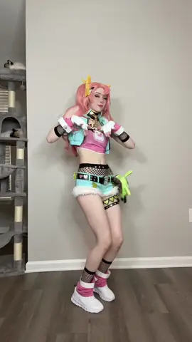 there was an attempt to dougie💔 #zenlesszonezero #cosplay #nicole #zzz #cosplayer #dougie dc: @OL 