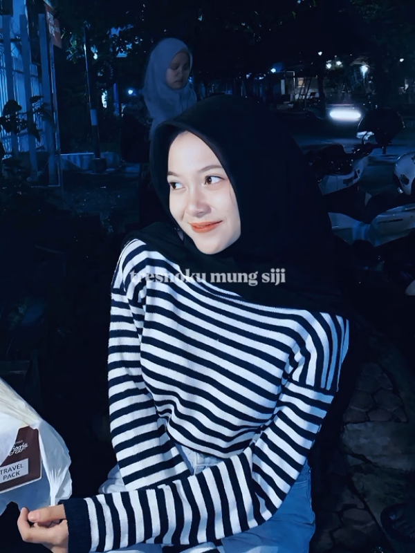 dek tresnoku mung siji kowe 🥀 #xyzfyp #liriklagu #overlaylyrics #akucahkerjo #templatetrend #swmumisale 