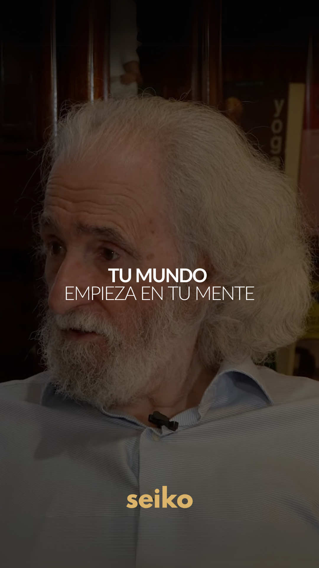 Tu mundo empieza en tu mente 🧠✨  📝RESUMEN👇👇 1️⃣🧠 Cuida tus pensamientos. Lo que piensas influye en tus decisiones, tus hábitos y, al final, en quién eres. 2️⃣🔍 Aprende a discernir. Mira la realidad sin juicios ni prejuicios para elegir con más claridad cómo actuar. 3️⃣☀️ Cultiva la claridad mental. Una mente clara te acerca al amor, la compasión y la cooperación con los demás. 4️⃣🧘‍♂️ Obsérvate a ti mismo. Medita, reflexiona y trabaja en desmontar el ego para conocerte de verdad. 5️⃣⚖️ Sé coherente. Alinea lo que piensas, dices y haces para vivir con equilibrio y autenticidad. Entrenar tu mente te da libertad interior y mejora todas tus relaciones. Explicado por 👉 Ramiro Calle FUENTE (YT) Canal: Pepe García El Estoico | Estoicismo en español Título: 7 PRINCIPIOS Estoicos para una Vida PLENA. Ramiro Calle, los Yoguis de Occidente. ©️ No pretendemos infringir derechos de autor. Envíanos un MD para cambiar/eliminar. Gracias por la comprensión y cooperación. #claridadmental #autoconocimiento #pensamientos #disciplina #bienestar #mentepositiva 