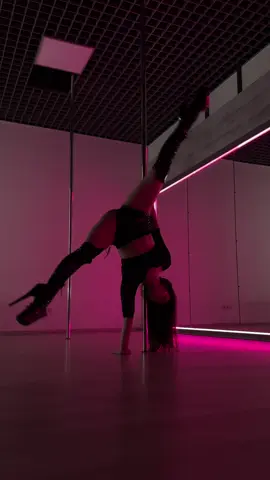 #poletricks#exotic#poledancer#fyp 