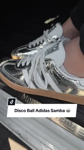 Your new going out sneaker— ADIDAS CRACKED METALLIC SILVER SAMBA 🪩🖤🔥 #summershoes #silversneakers #adidassamba #metallicsamba #womenshoes #newshoes #flykicks #partyshoes 