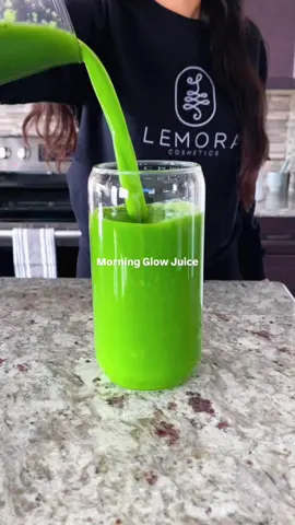 Start your day with this glowing skin juice that will detoxify your body and boost your energy levels ✨ Morning Glow Juice Recipe: 2 cups spinach  1 cup parsley  6 stalks celery  1 cucumber  2 apples  1 lemon  knob ginger  Share this with your bestie 💚 #detoxjuice #morningvibes #goodmorning #healthiswealth #wellness #greenjuice 