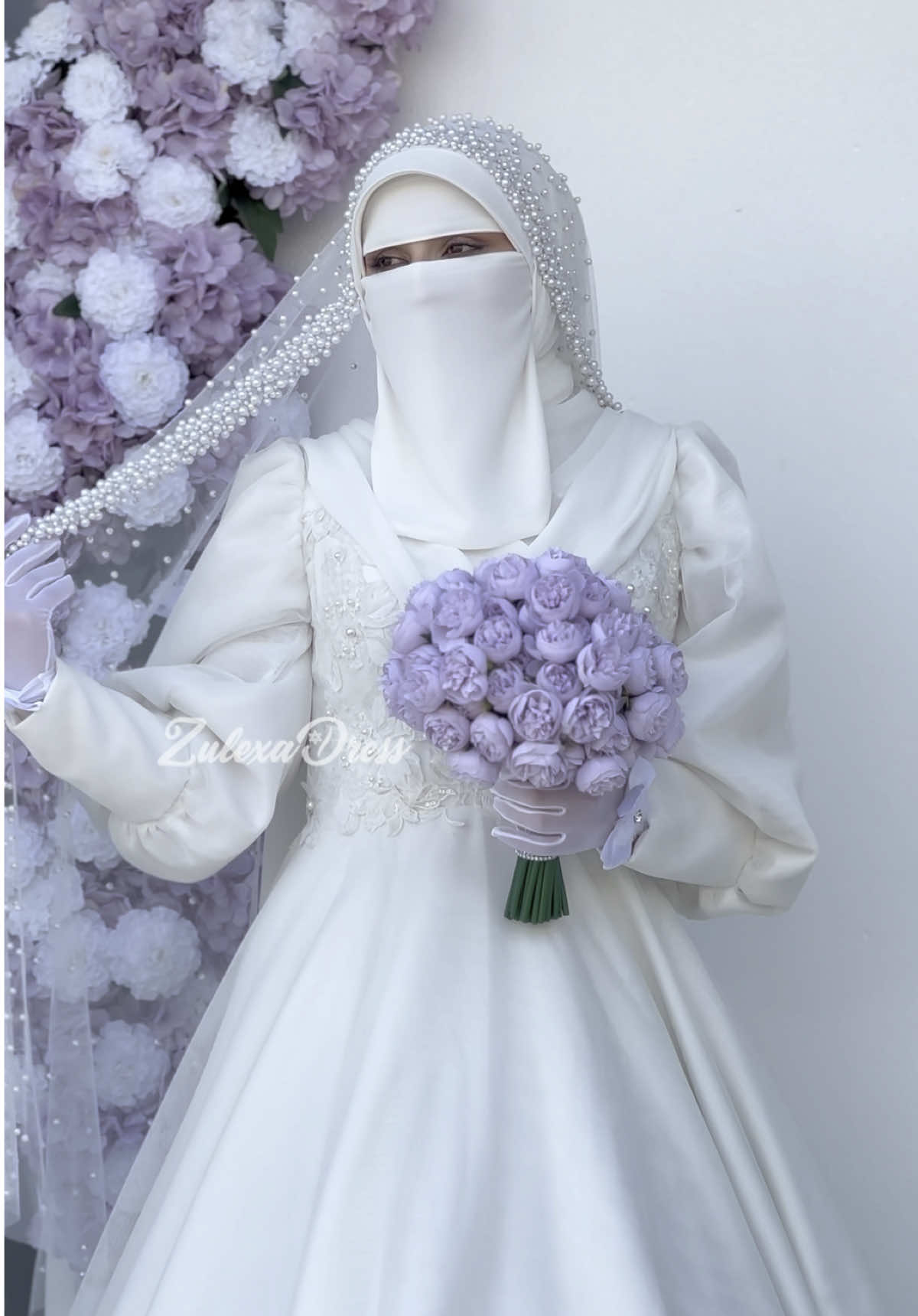 ئایا ئەمە بووکە؟ یاخود بە مەعنای کەلیمە شاژنە!!👑 تۆ لە زولیخا درێس وەک شاژن مامەڵەت لەگەڵ ئەکریت جوانییەکی بێ وێنەت ئەبێت لە پۆشتەیتدا  گرنگی بە سەرجەم  وردەکارییەکان ئەدرێت🤩 ____________ هل هذه عروسة؟  أو بمعنى كلمة ملكة!👑  سوف يتم التعامل معك كملكة في  زوليخا دریس جمال غير مسبوق في احتشام🤩  يتم الاهتمام بجميع التفاصيل _____________ Is she a bride or a queen 👑  See all the details from A to Z Choose Zulexa Dress, without any hesitation🤩 __ ناونیشان: هەولێر، دوو سایدی منارە، بازاڕی لەنگەی نوێ، بەرامبەر بینای E، تەنیشت بەنزینخانەی لاوی گەیاندنمان هەیە بۆ سەرجەم پارێزگاکانی عێراق و کوردستان   🚚📦 يوجد لدينا توصيل لجميع محافظات العراق وكوردستان  🚚📦 __ بۆ زانیاری زیاتر پەیوەندی بکەن بەم ژمارە تەلەفۆنانەوە: 0750 230 66 11 0770 230 66 11