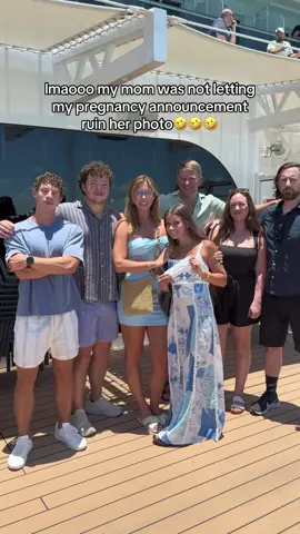 The show must go on☺️ staring: @chase ridgeway @Morgan Simianer @Curveline @olena.perez #fyp #comedy #couplescomedy #skit 