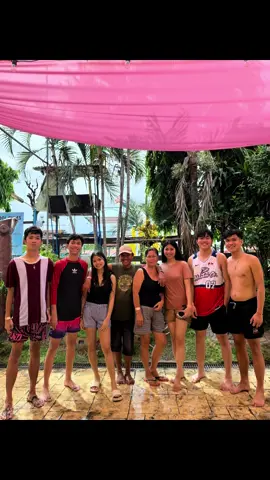 Yung parehas kayong ofw ng mga kapatid mo, pero walang alam ang pamilya mo na sabay sabay kayong uuwi🥹 thank you MAPA sa lahat ng ginawa nyo samin magkakatpid. Kahit dati na walang wala tayo hindi nyo parin kami hina hayaan magutom🥺  nakaka iyak mag edit kaya yan nalang HAHAHA hindi ko kaya e. Yung lola kojan may trangkaso pero nawala ang sakit nung nakita kami HAHAHAHA ilove you nay😚#taiwan🇹🇼 #fyp #fyyyyyyyyyyyyyyyy 