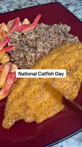 It’s National Catfish Day! 🔥 Some would say every day is catfish day over here 🫣😂 Seaside Serenity scent used has some notes of citrus, fruity, floral, ozone, aquatic, musk and wood 🌊