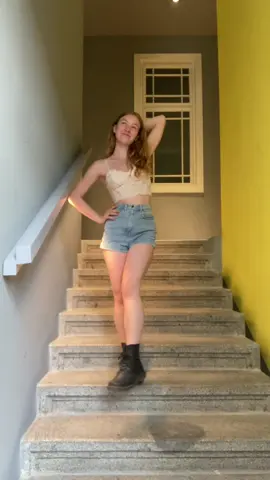 Nothing like a good fitcheck to brighten up my day 💗 #outfitinspo #forgirls #girlsonly #girls #girlssupportgirls #outfit #pilatesgirl #pilatesprincess #pilatesbody #fitnessmodel #protebestránka #outfits #outfitcheck #fitcheck #zarafashion #denimshorts #bralettetop 