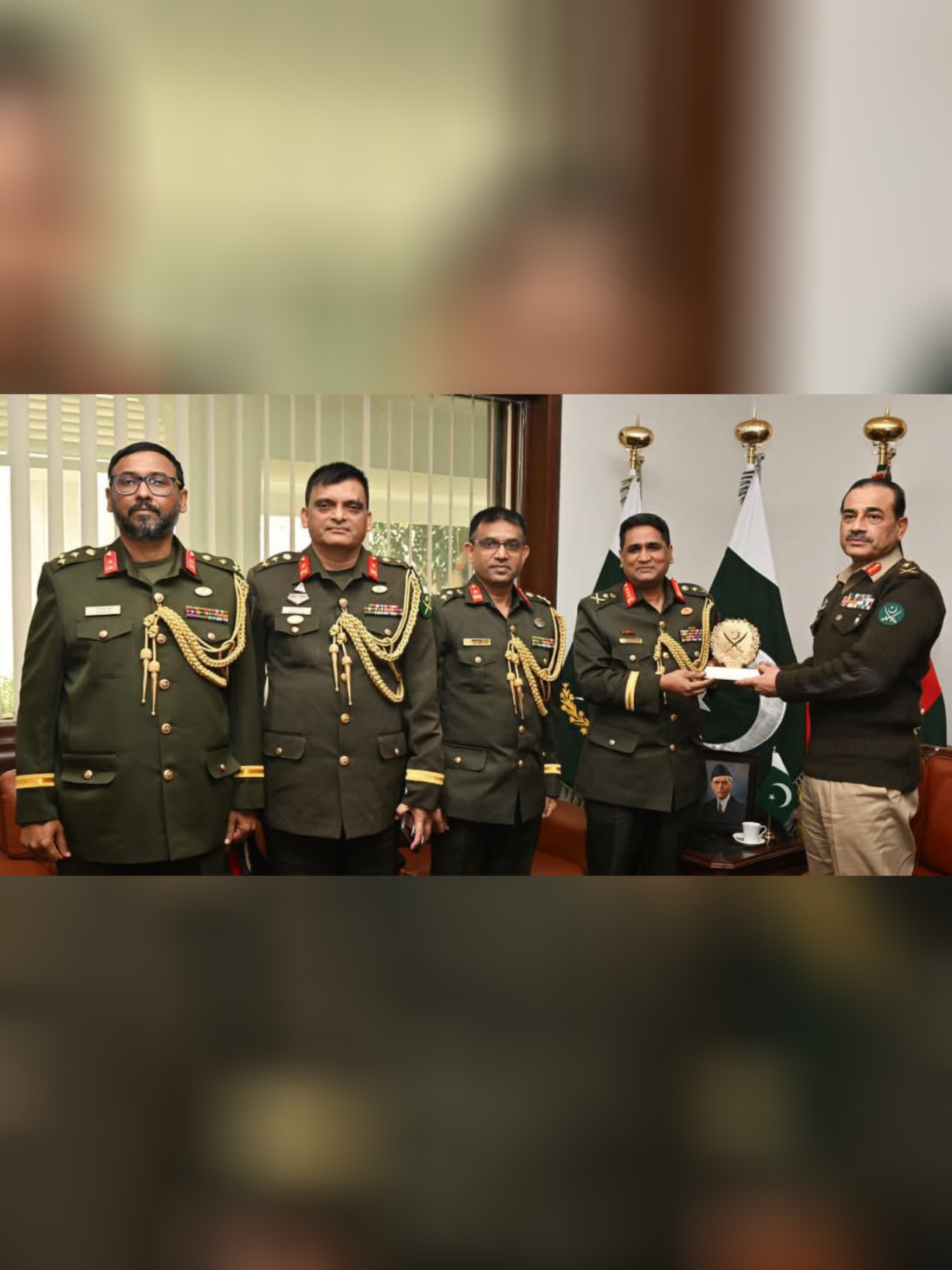 #asimmunirarmychief #pakarmyzindabad🇵🇰 #miansaab557 #thankyou20kfollowers❤🎉 #thanksallahforeverything🙏❤️ #wesupportiran🇮🇷 #iran🇮🇷 #pmshehbazsharif👑 #pakistan🇵🇰 