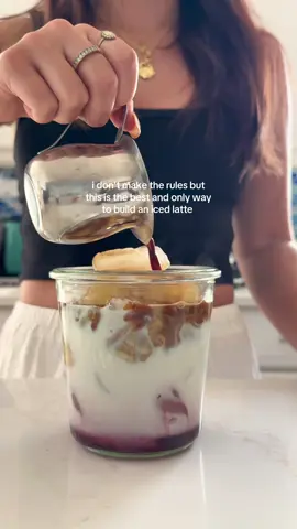 The only way to build your iced late: Ice > Syrup > Milk > Espresso ✋🙂‍↕️  #icedlatte #coffeeathome #homecafe #brevillebaristaexpress #coffeerecipe #coffeesyrups #homecoffee #coffeebar 