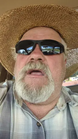 #southernheat #hot #Summer #dirtwork #fyp #foryoupage #genx #popsaintplayin #pops #heavyhaul #truckerlife #farmlife #towlife #repolife #repo #bluecollar 