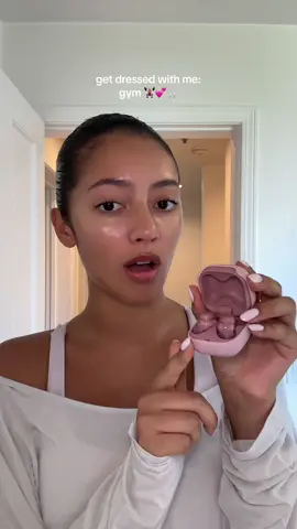 cannot leave the house without my @SonyElectronics LinkBuds Fit earbuds in their brand new pink colorway! 🏋🏽‍♀️💕🎧 #SonyHeadphones #SponsoredbySony 