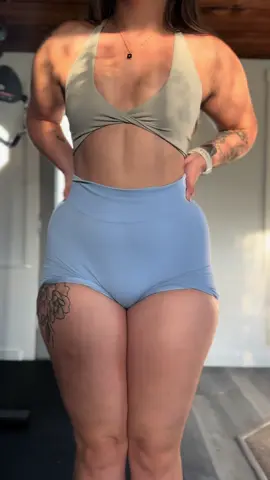 Wait for it #gymmotivation #girlswholift #legday #hipdips