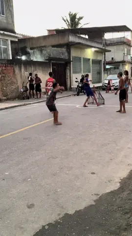 Futebol de rua kkkkkkkkkkkkkkkkkkkkkkk #futebolbrasileiro #futebolderua #futebolraiz 