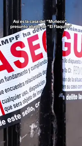 Así luce la casa donde cayó “El Muñeco” Esta es la casa donde fue detenido Hernán Barrón Corona, alias “El Muñeco”, presunto socio del líder criminal “El Flaquito”. Durante el cateo, también fue asegurada la influencer @chicadelboba, quien transmitió en vivo el operativo. El domicilio está ubicado en la calle Malecón, en Playas de Tijuana, y ya fue asegurado por la Fiscalía. 📍 ¿Qué opinas del uso de redes durante un cateo? #Tijuana #PlayasDeTijuana  #Noticias #Denuncia 