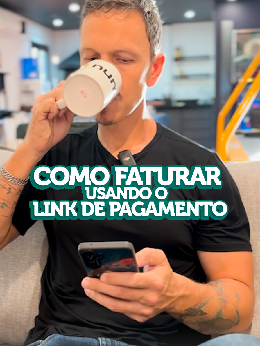 💸 Parou de vender porque tá sem maquininha? Nunca mais! ⠀ Com o link de pagamento, você fatura de onde estiver, pelo celular, sem complicação e sem perder venda! ⠀ 🔗 Envie o link pro cliente 📲 Ele paga com segurança 💰 E você recebe direto na conta ⠀ Não tem hora, não tem lugar: com o link de pagamento, seu negócio está sempre aberto! ⠀ ▶️ Dá o play e veja como transformar conversas em vendas com apenas um clique! ⠀ #Pagmaquinas #LinkDePagamento #VendaOnline #FatureSempre #EmpreendedorismoDigital #naopercavenda #maquininhadecartao #maquinadecartão #empreendedorismo #negócios #vendas #celular 