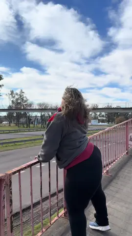 #parati #actitud #viral #curvyfashion #tren @Karol G 
