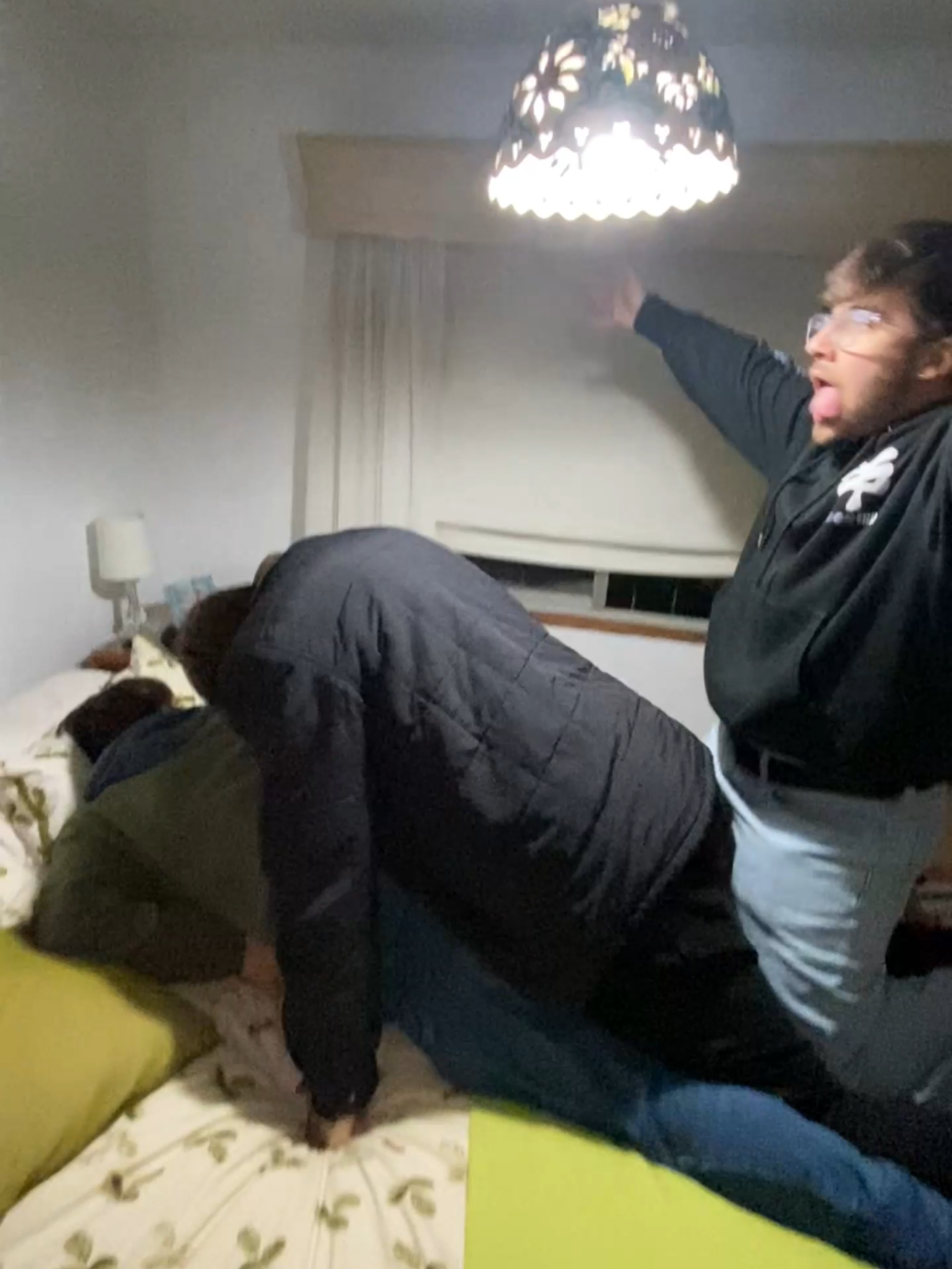 SE QUEDO DORMIDO EN MEDIO DEL CARRETE!