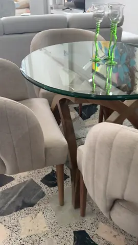 comedor redondo con cristal de 19 mm en tela amigable a mascotas #muebles #mueblesmodernos #bogota #bogotacolombia #facatativa #fusa #mueblesmodernos #bogotacolombia 