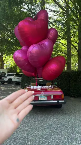 We’re in the hamptons with @Huda Beauty 🤭💋 time to have some fun