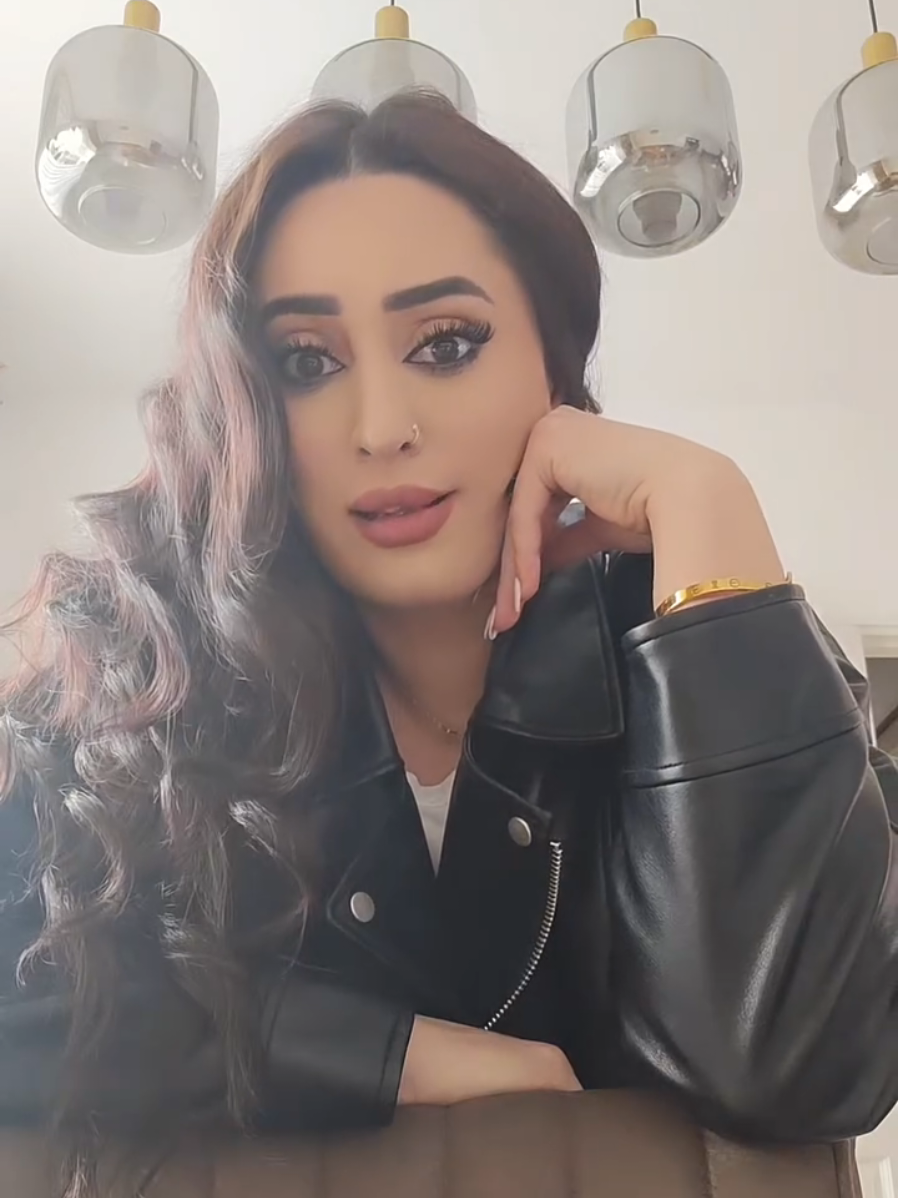🥰🥰🥰  #queenofexpressions  #hamasapaiman #foryou #foryourpage  #expression #reelhindi #bollywoodqueen #bollywoodstyle #reellit #reelsvideo #fypシ #reelhindi #reelinstagram #actress #expression #beauty #acting #afghanbeauty #viral #viralvideos 