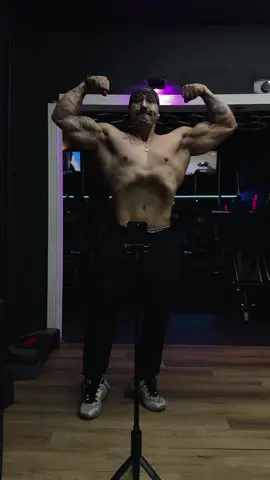 Isn’t is obvious 😎💀 #fyp #bodybuilding #GymTok 